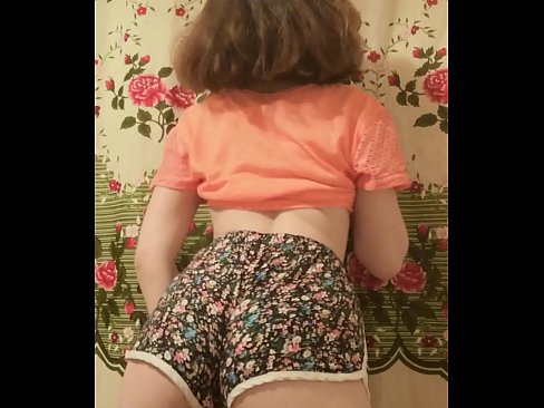 ❤️ Sexet ung babe laver en striptease ved at filme sine shorts på kamera ❤️❌ Anal video at da.hentai-for.ru ❌️